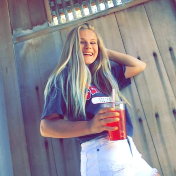 Meet Kylee, a new posher! - Picture 3 of 4